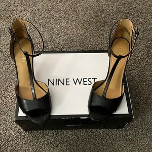 Nine West size 7 T-Strap heels